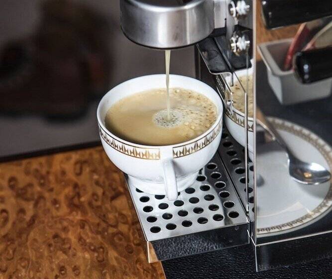 سوییت جونیور با بالکن, Holt The Art