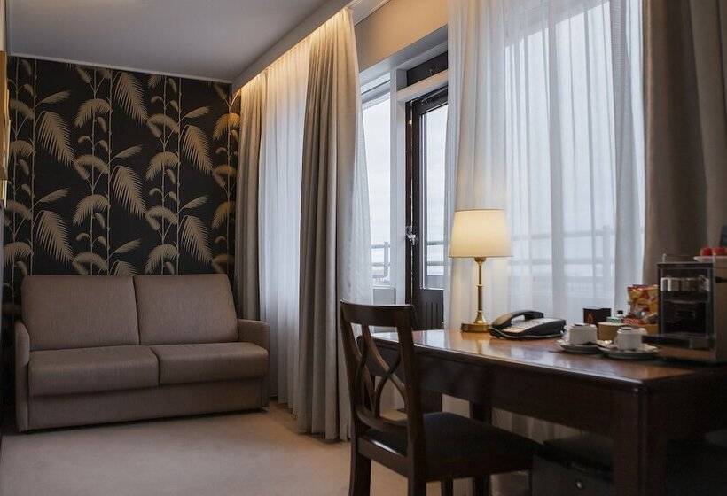 سوییت جونیور با بالکن, Holt The Art