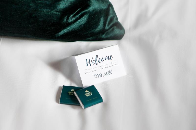 سوییت جونیور, Holt The Art