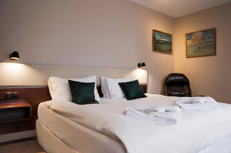 سوییت جونیور, Holt The Art