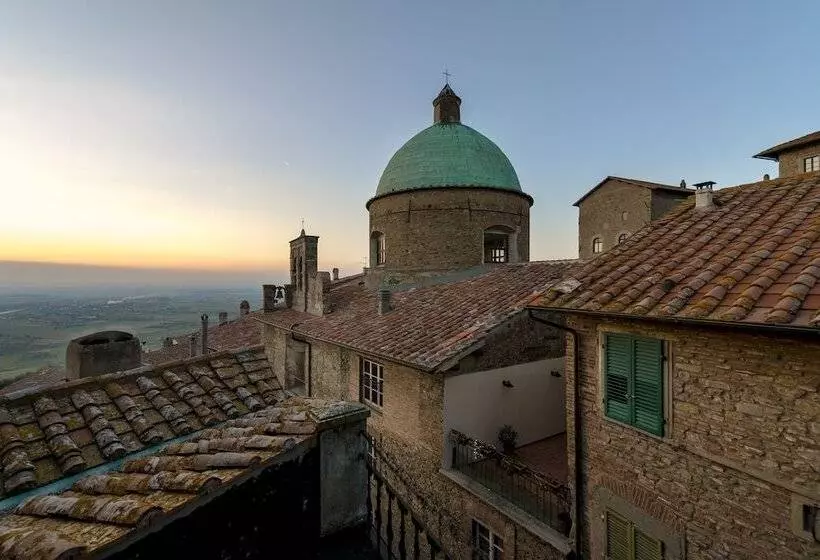 اتاق سوپریور با چشم‌انداز, Italia Cortona