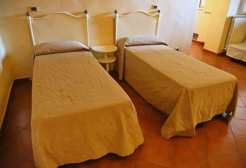 اتاق خانوادگی, Italia Cortona