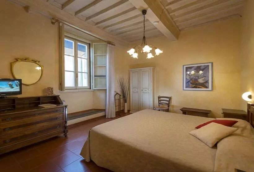 اتاق لوکس, Italia Cortona