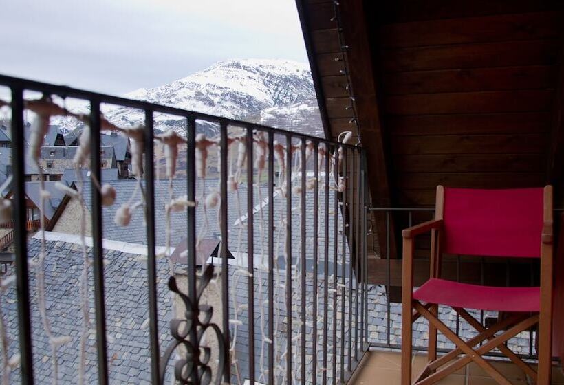 Номер Стандарт, Saueth