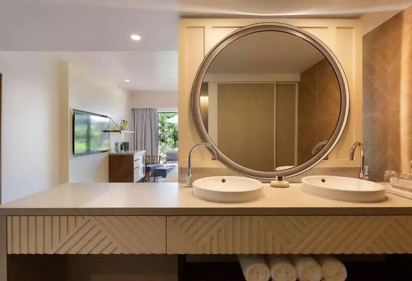 キングサイズベッドのデラックスルーム, Sofitel Fiji Resort & Spa