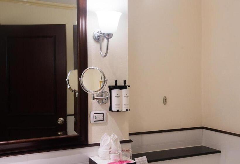 스탠다드 룸 킹사이즈 침대, Sofitel Krabi Phokeethra Golf And Spa Resort