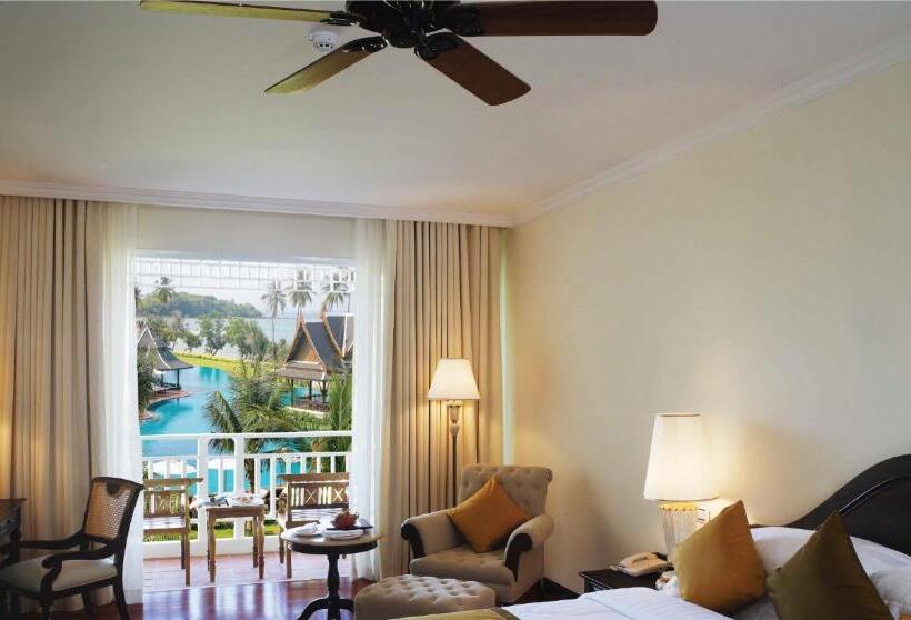 디럭스 룸 킹사이즈 침대, Sofitel Krabi Phokeethra Golf And Spa Resort