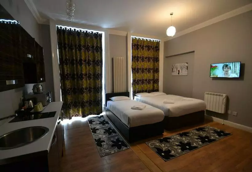 استودیوی استاندارد, Hyde Park Suites Apartments
