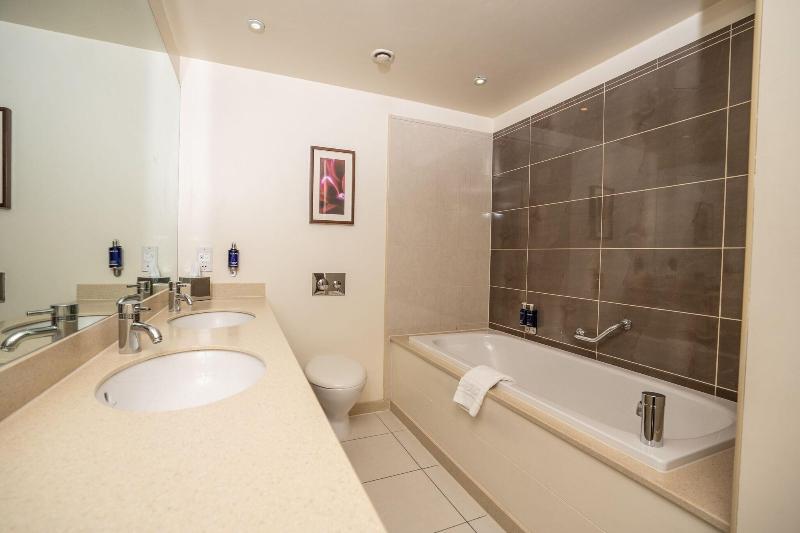 キングサイズベッドのスタンダードルーム, Manchester Marriott Hotel Piccadilly