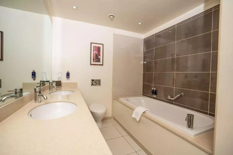اتاق استاندارد با تخت بزرگ, Manchester Marriott Hotel Piccadilly