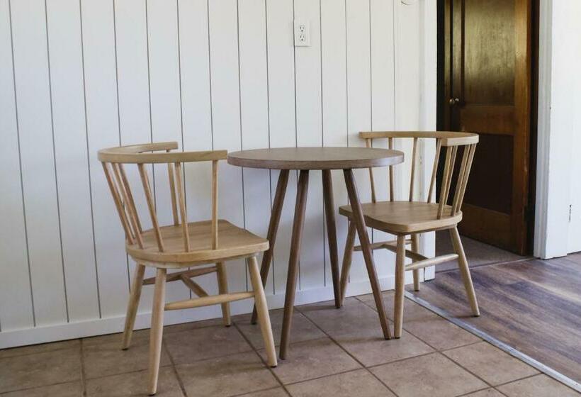 דירת חדר, Anchor Inn