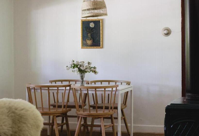 דירת שני חדרים, Anchor Inn