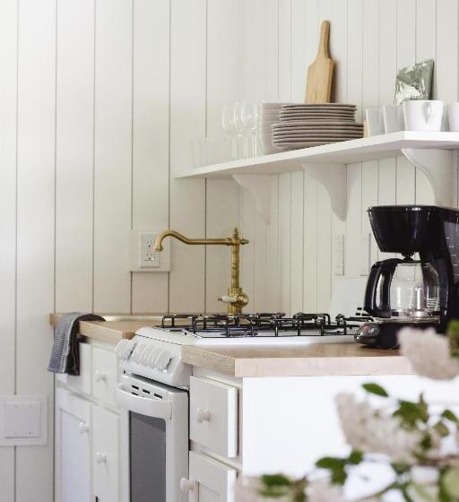 דירת שני חדרים, Anchor Inn