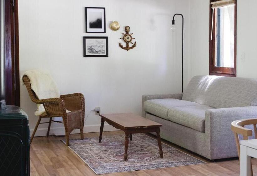 דירת שני חדרים, Anchor Inn