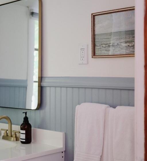 סטודיו דלוקס, Anchor Inn