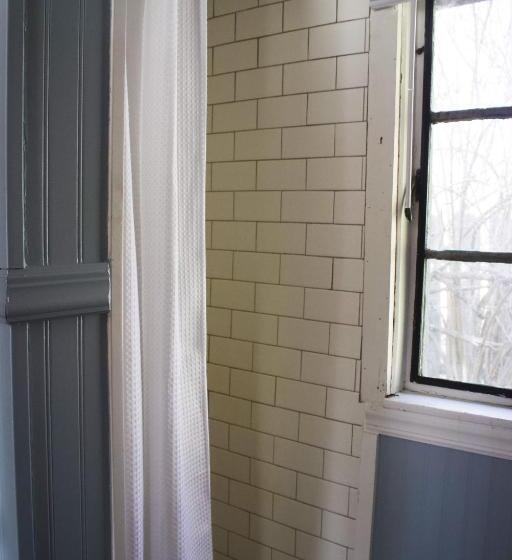 סטודיו דלוקס, Anchor Inn