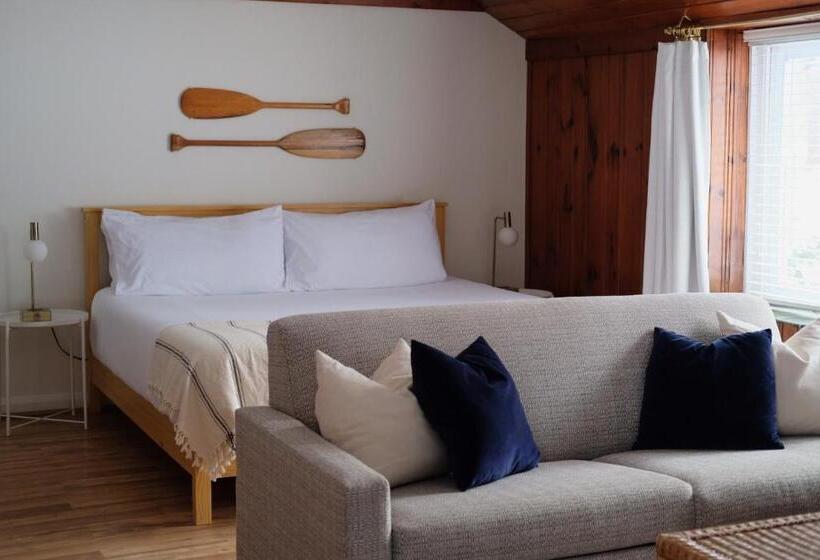 סטודיו דלוקס, Anchor Inn