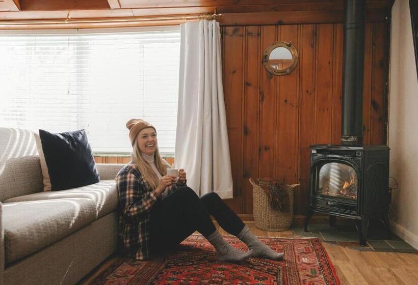 סטודיו דלוקס, Anchor Inn