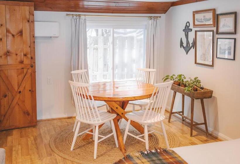 סטודיו דלוקס, Anchor Inn