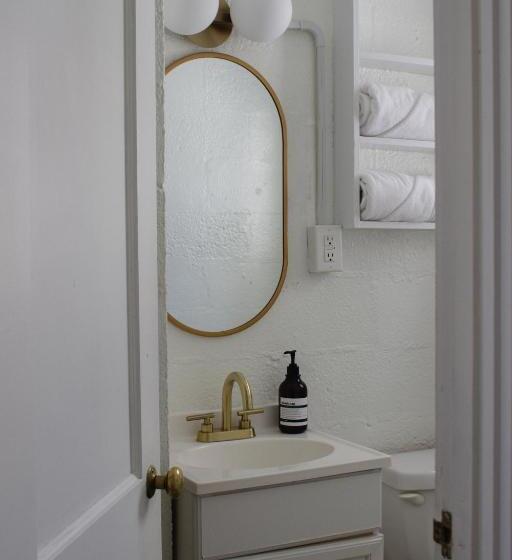 דירת חדר, Anchor Inn