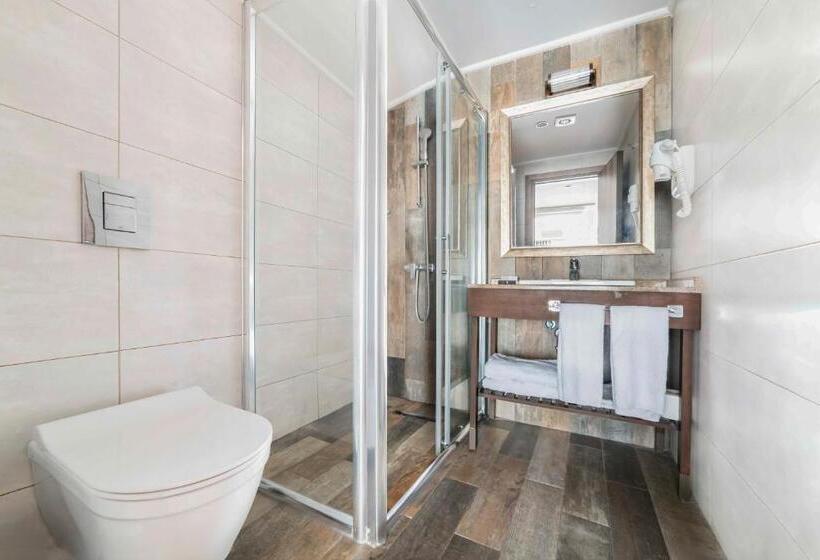 اتاق لوکس با بالکن و چشم‌انداز دریا, Castle Franco Suites