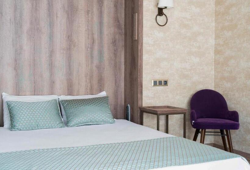 اتاق لوکس با بالکن و چشم‌انداز دریا, Castle Franco Suites