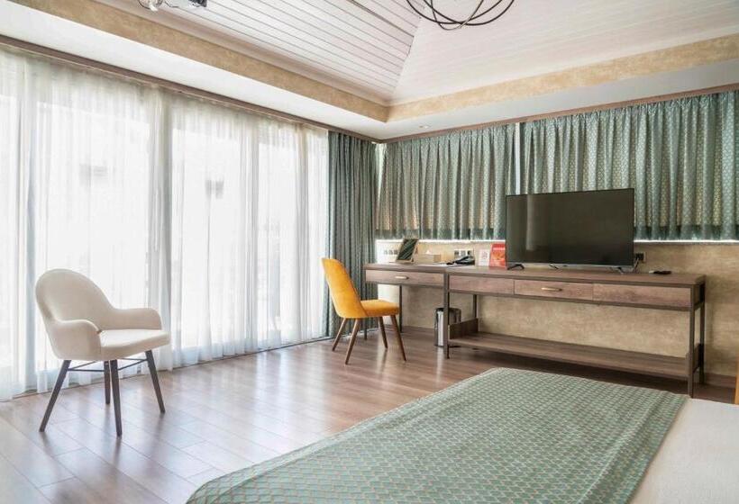 اتاق لوکس با بالکن و چشم‌انداز دریا, Castle Franco Suites