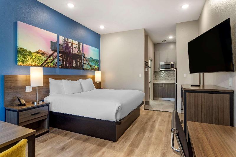 장애인을 위한 킹사이즈 침대 스탠다드 룸, Clarion Pointe Port Arthur Beaumont South