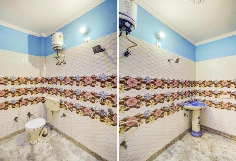 חדר קלאסי לשלושה, Flagship 77565 Akshit Residency