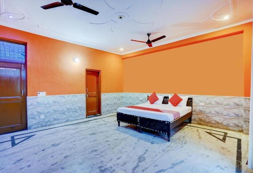 חדר קלאסי לשלושה, Flagship 77565 Akshit Residency