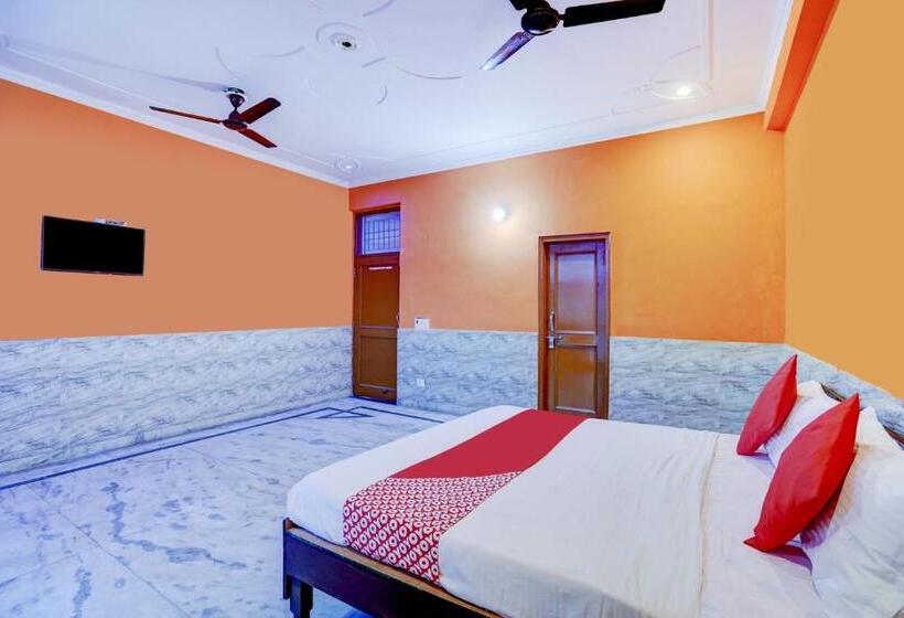 חדר קלאסי לשלושה, Flagship 77565 Akshit Residency