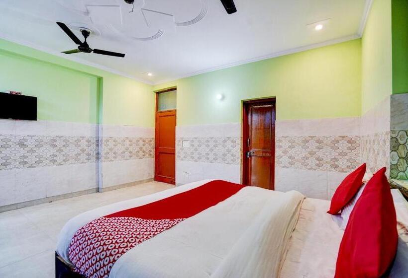 חדר קלאסי לשלושה, Flagship 77565 Akshit Residency