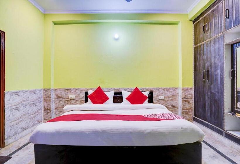 חדר קלאסי לשלושה, Flagship 77565 Akshit Residency