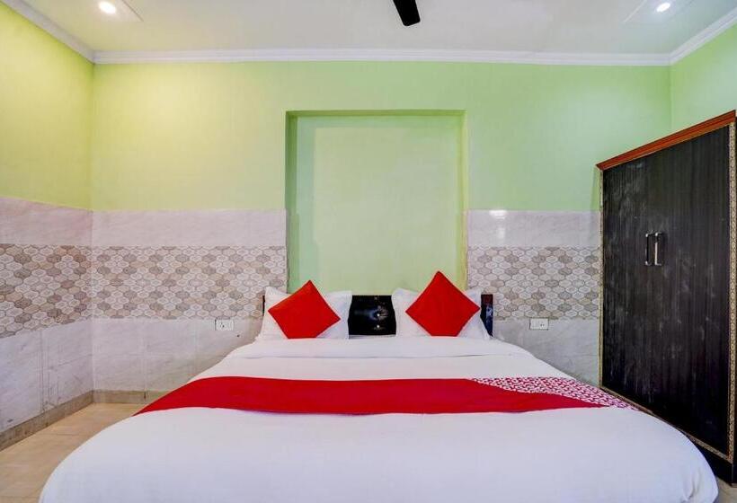 חדר קלאסי לשלושה, Flagship 77565 Akshit Residency