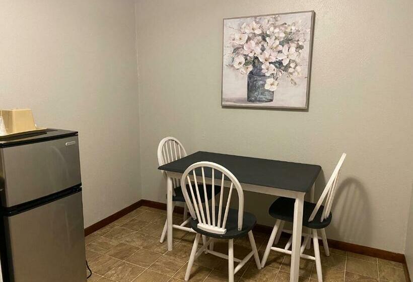 סוויטה דלוקס, Rockwood Resort Motel