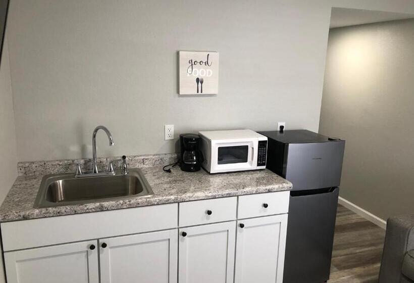 Студия Стандарт, Rockwood Resort Motel