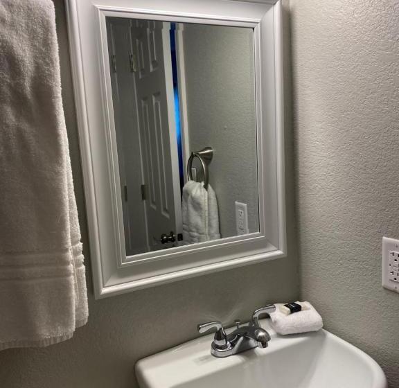 בונגלו משפחתי, Rockwood Resort Motel