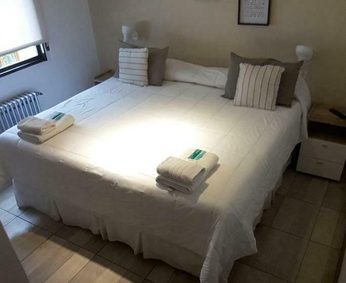 Standart Oda, Latitud Cuarenta