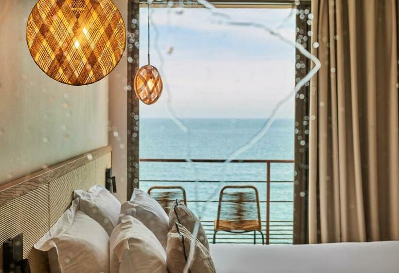 스탠다드 룸 바다 전망, Les Roches Brunes