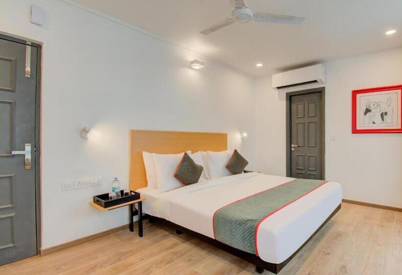 اتاق لوکس, Maitrayee