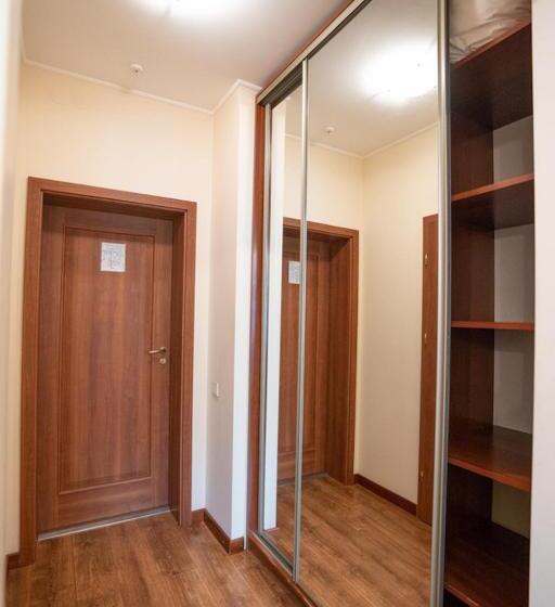 Standard-huone, Piano