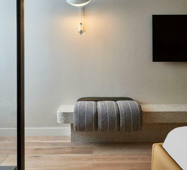 غرفة قياسية سرير كينج, Thompson Hollywood, By Hyatt