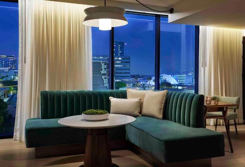 استودیو استاندارد با تخت کینگ, Thompson Hollywood, By Hyatt