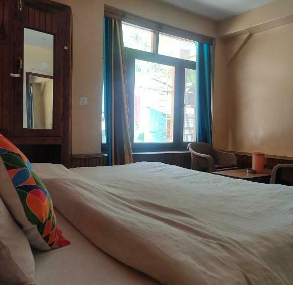 חדר דלוקס, Bhrigu