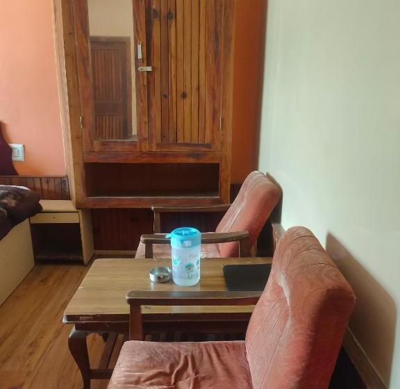 חדר דלוקס, Bhrigu