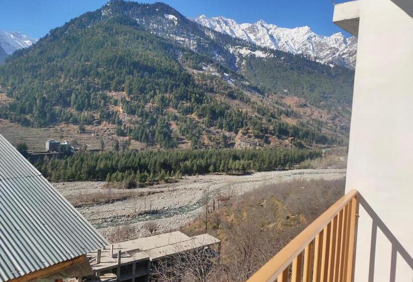 חדר סטנדרט לשלושה, Bhrigu