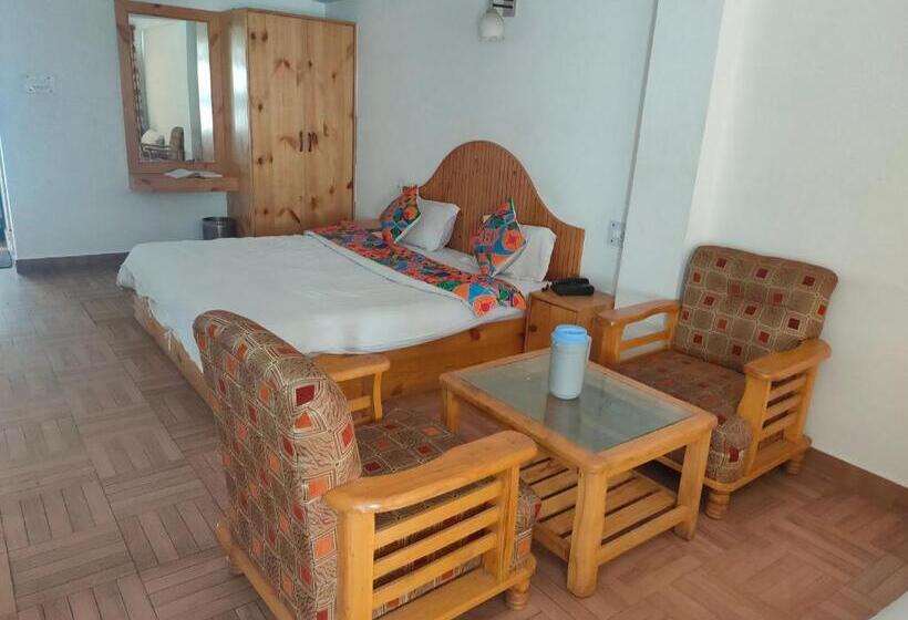 חדר סטנדרט לשלושה, Bhrigu