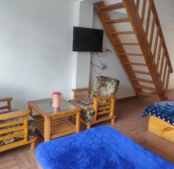 חדר משפחתי נוף להרים, Bhrigu