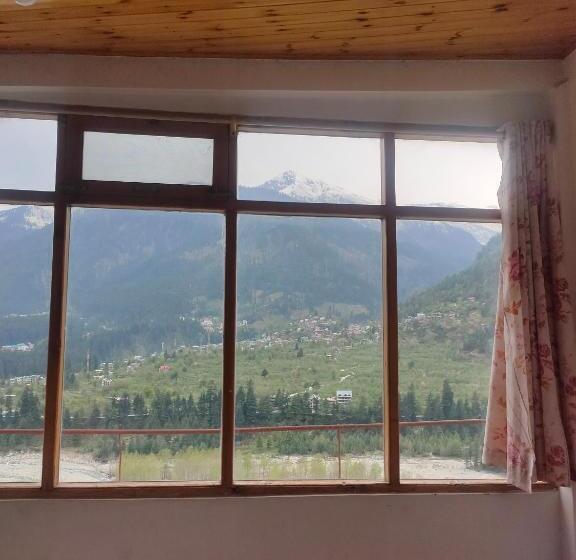 חדר משפחתי נוף להרים, Bhrigu