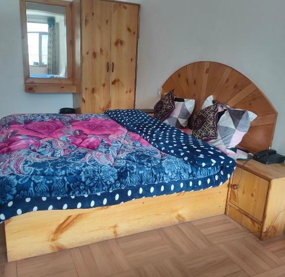 חדר משפחתי נוף להרים, Bhrigu